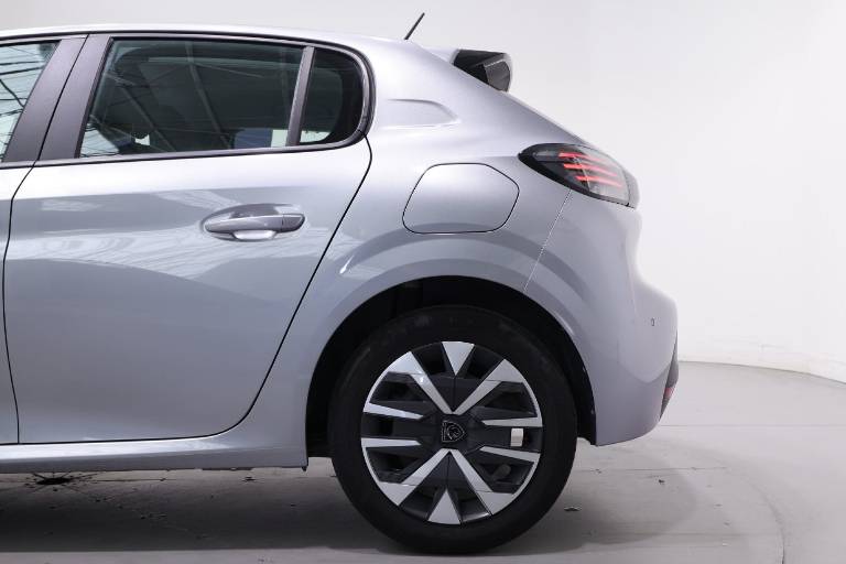 PEUGEOT 208 37