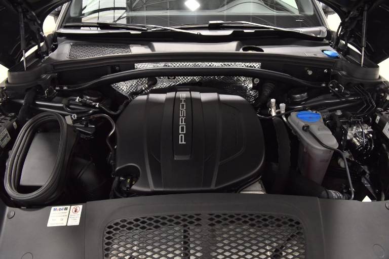 PORSCHE Macan 50