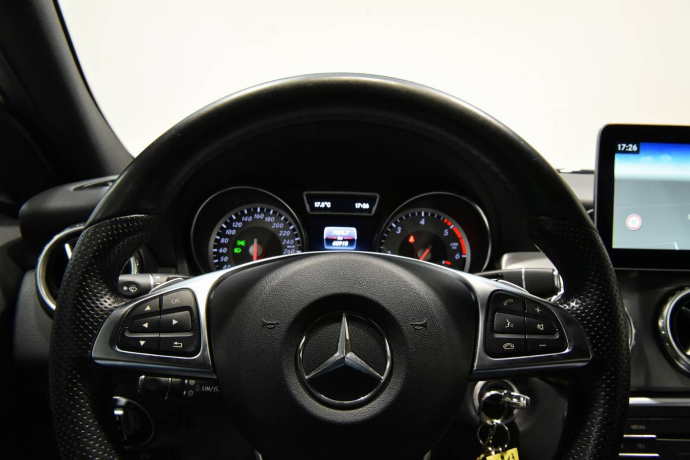 MERCEDES-BENZ GLA 200 37