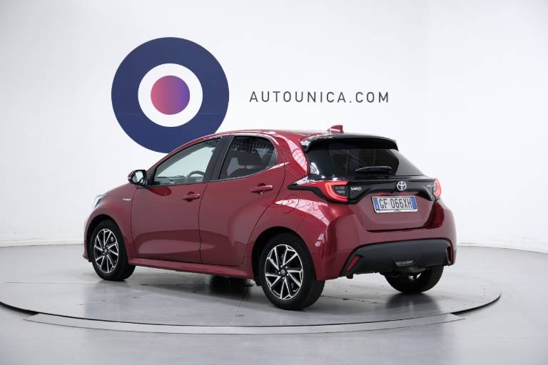 TOYOTA Yaris 18