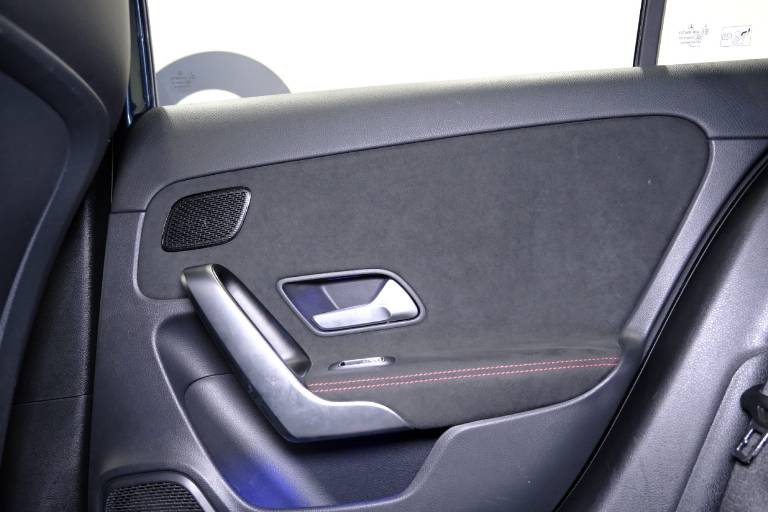 MERCEDES-BENZ A 180 39