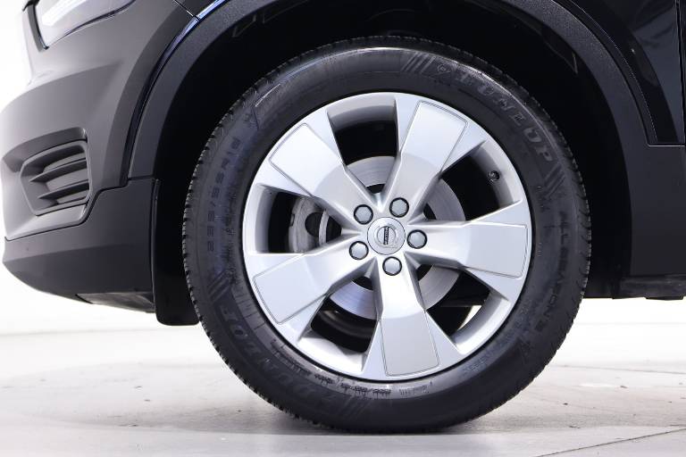 VOLVO XC40 13