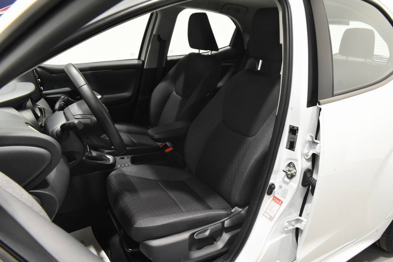 TOYOTA Yaris 4