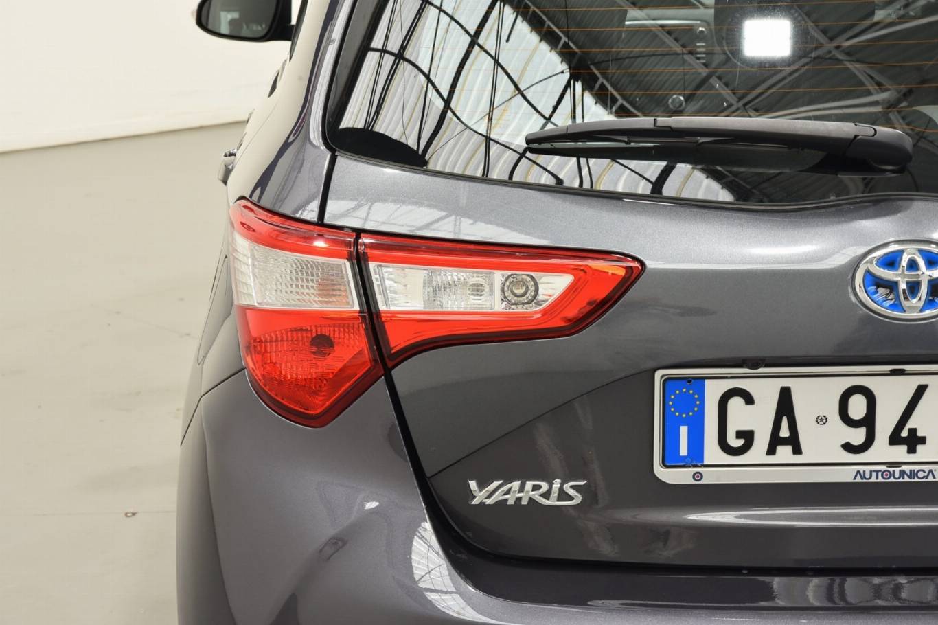 TOYOTA Yaris 33