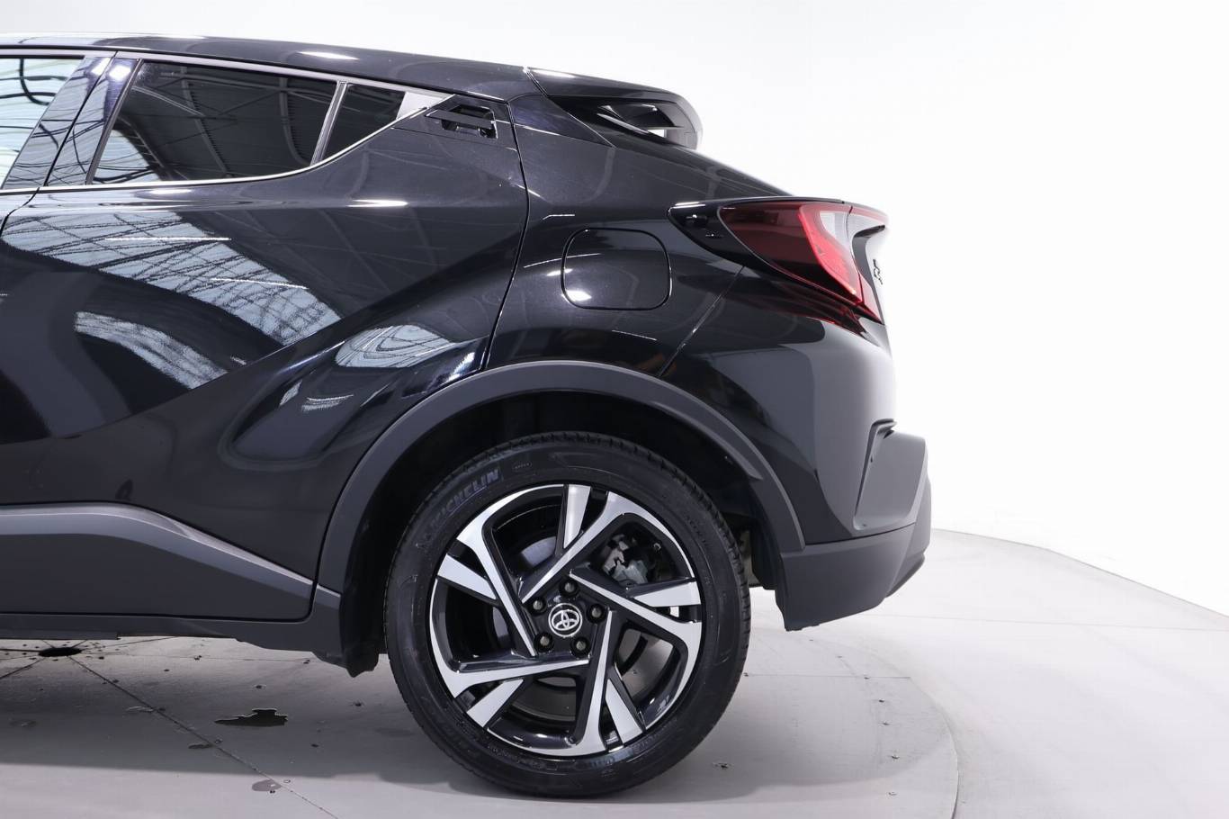 TOYOTA C-HR 15