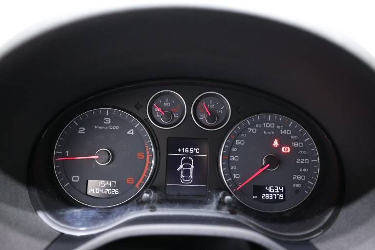 AUDI A3 8
