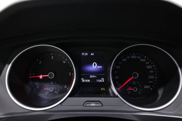 VOLKSWAGEN Tiguan 8
