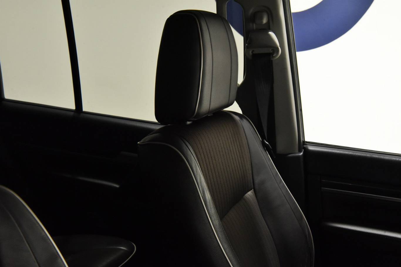 MITSUBISHI Pajero 34