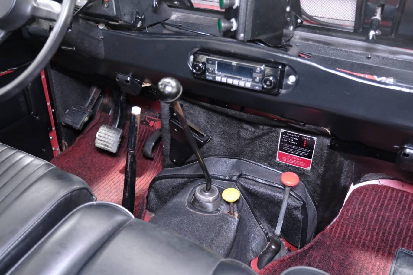 LAND ROVER Defender 23