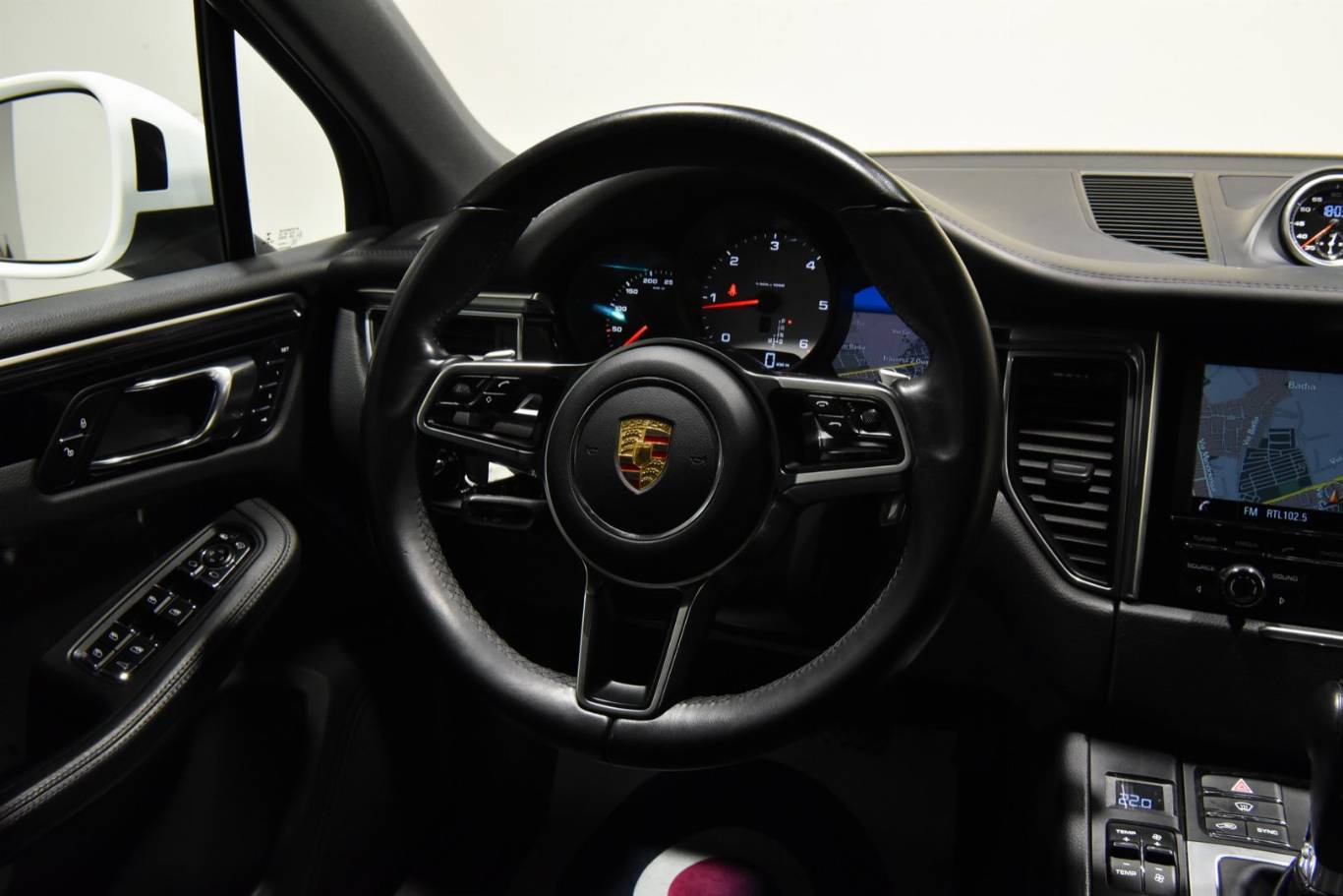 PORSCHE Macan 21