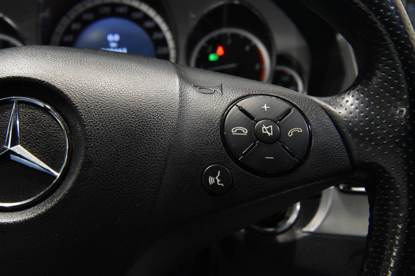 MERCEDES-BENZ E 220 25