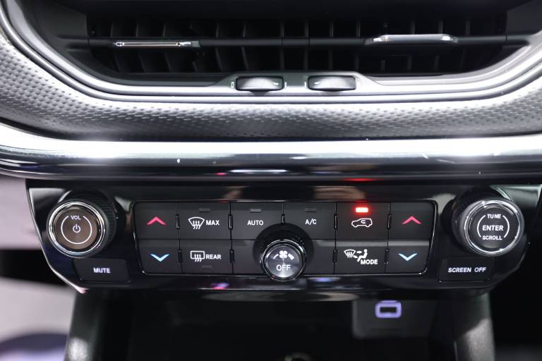 JEEP Compass 32
