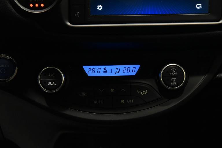 TOYOTA Yaris 14