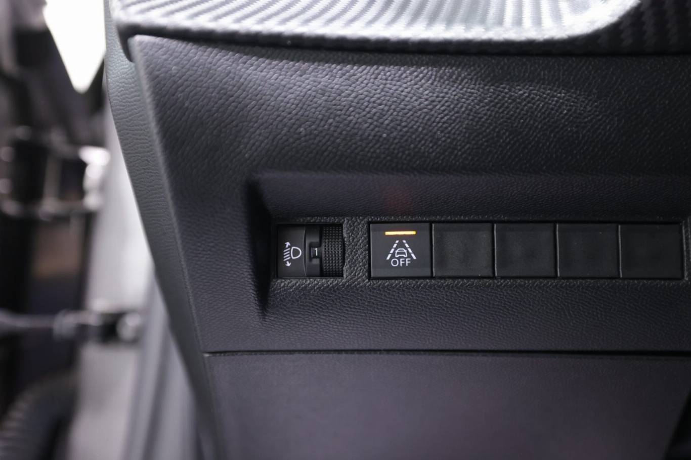 PEUGEOT 208 25