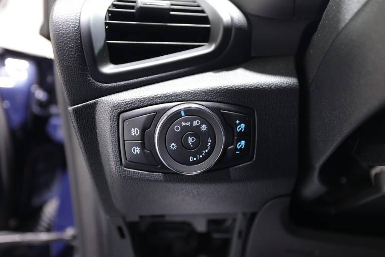 FORD EcoSport 18