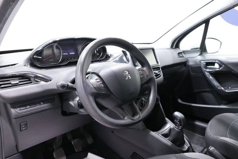 PEUGEOT 208 5