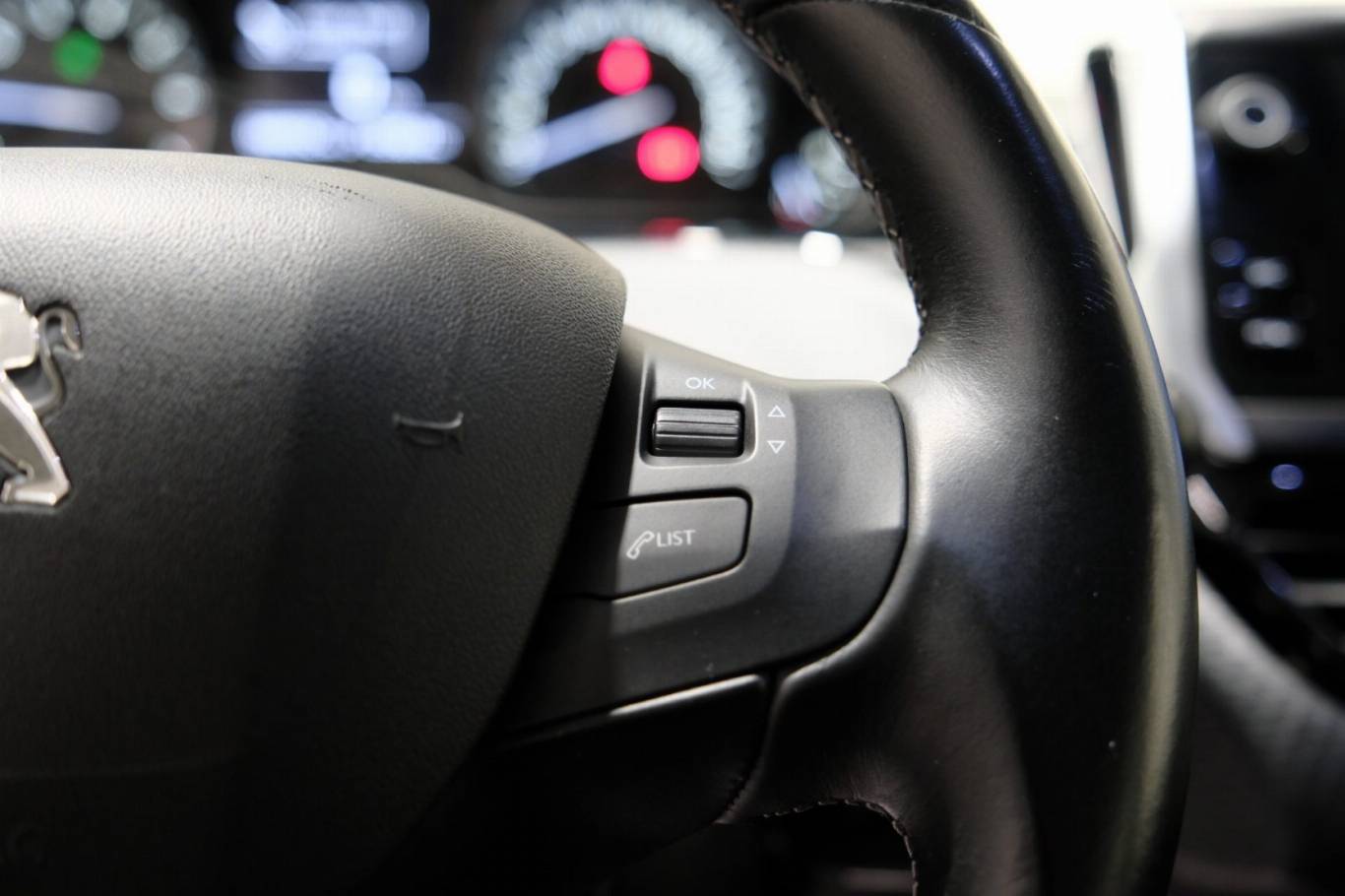 PEUGEOT 208 22