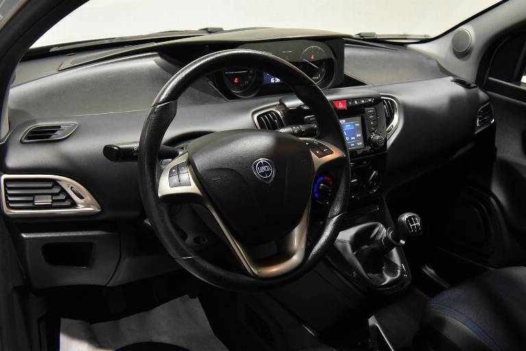 LANCIA Ypsilon 3