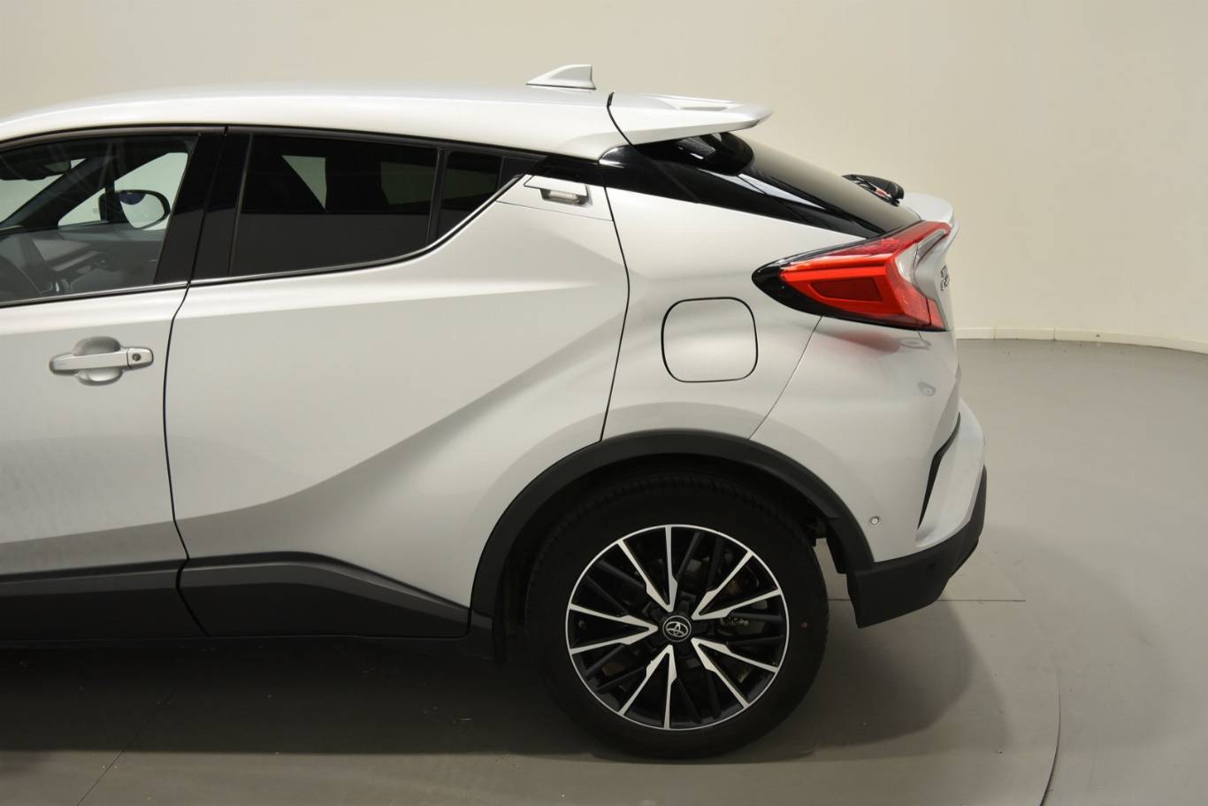 TOYOTA C-HR 59