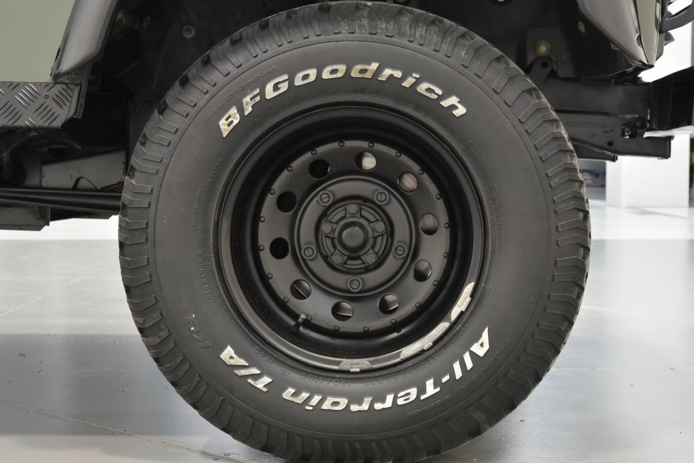 LAND ROVER Defender 32