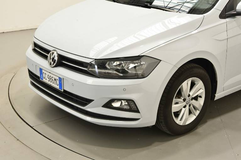 VOLKSWAGEN Polo 38