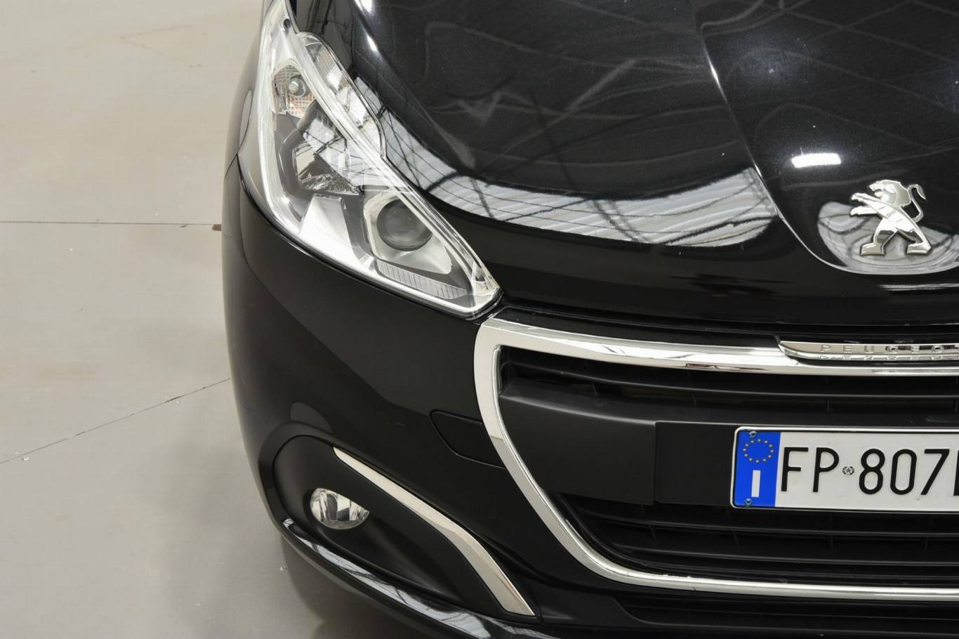 PEUGEOT 208 13