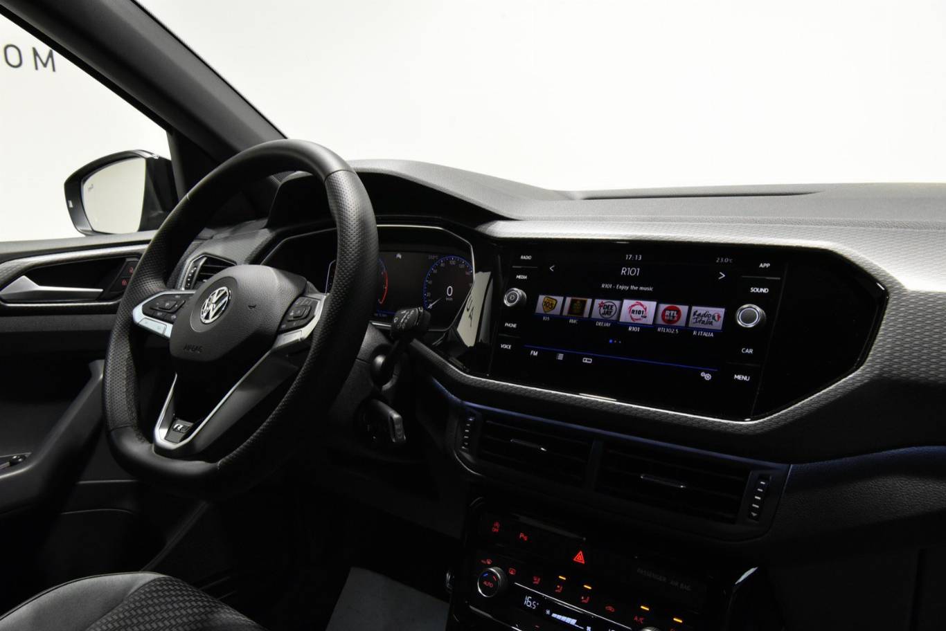 VOLKSWAGEN T-Cross 28