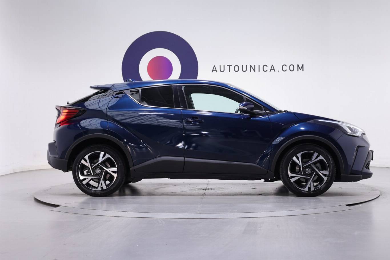TOYOTA C-HR 4