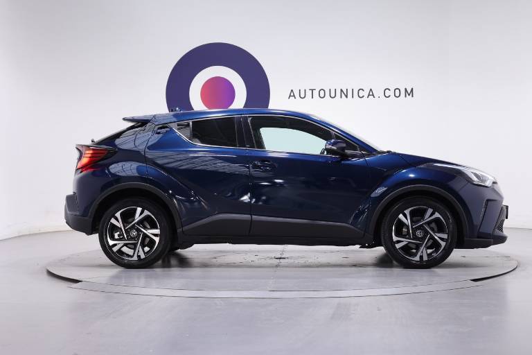 TOYOTA C-HR 4