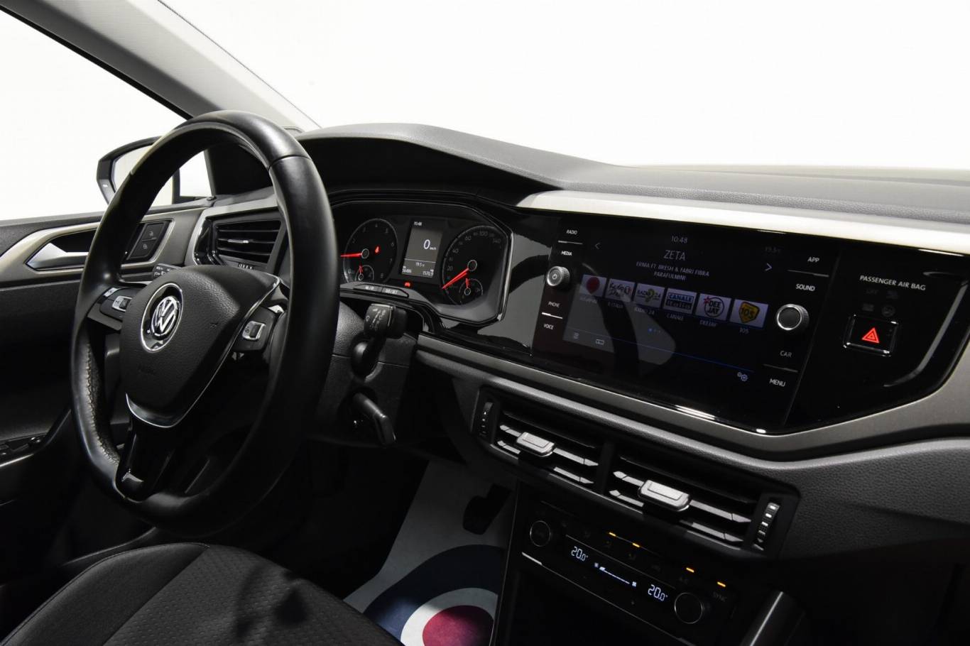 VOLKSWAGEN Polo 28