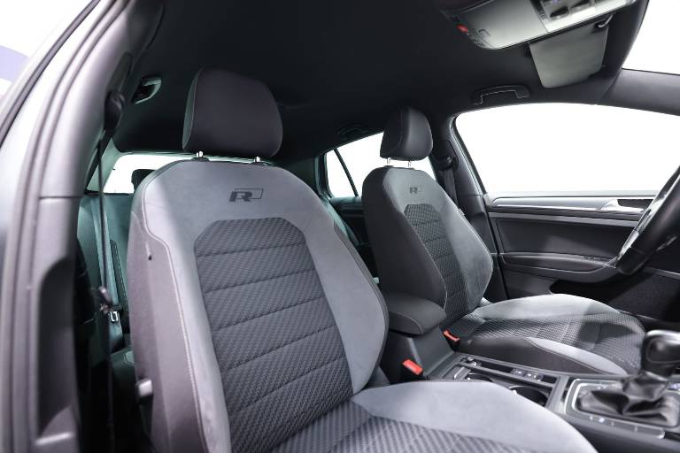 VOLKSWAGEN Golf 47