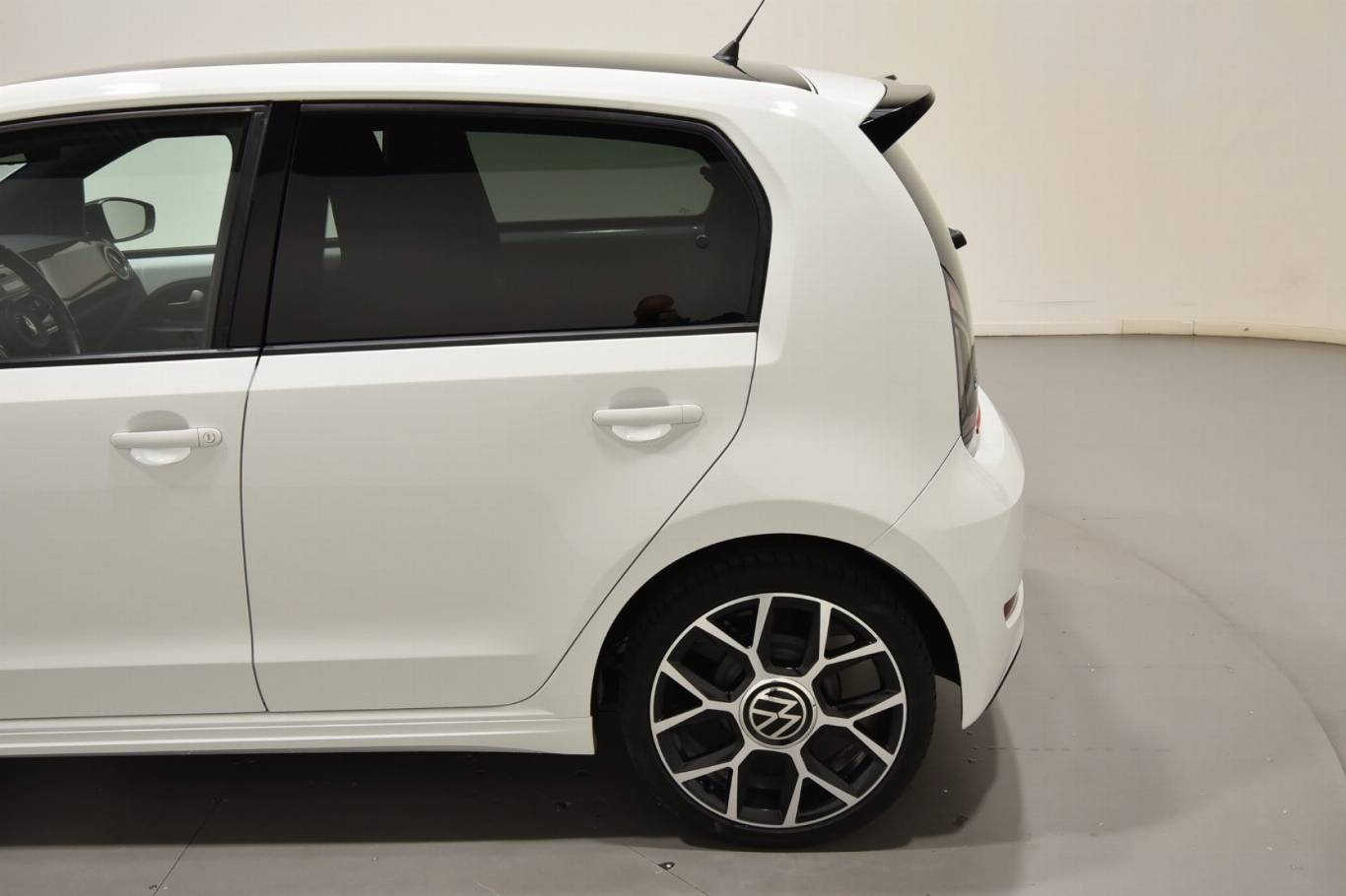VOLKSWAGEN Up! 44