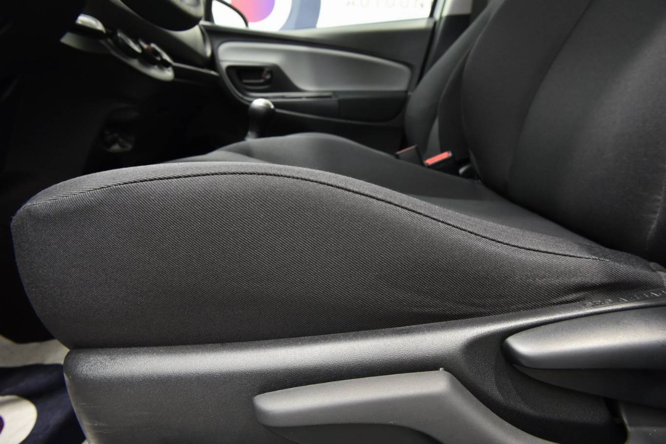 TOYOTA Yaris 43