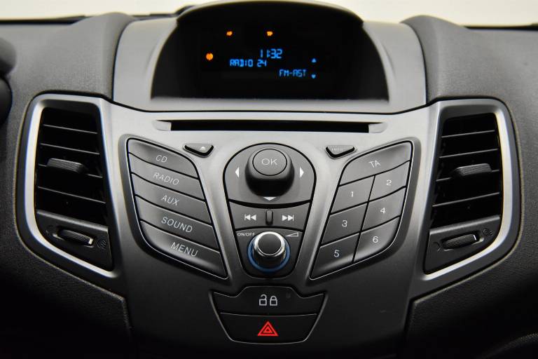 FORD Fiesta 12