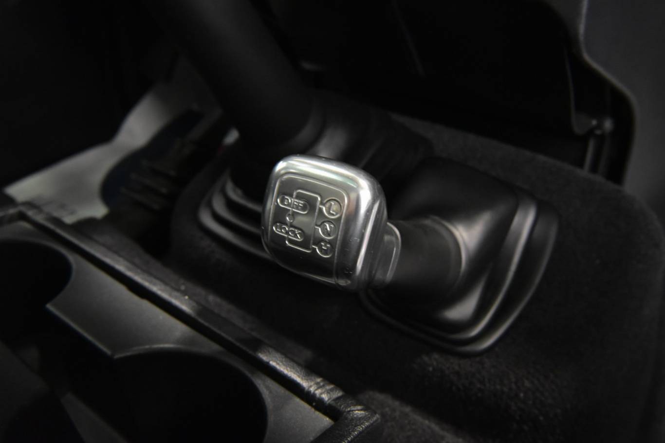 LAND ROVER Defender 42