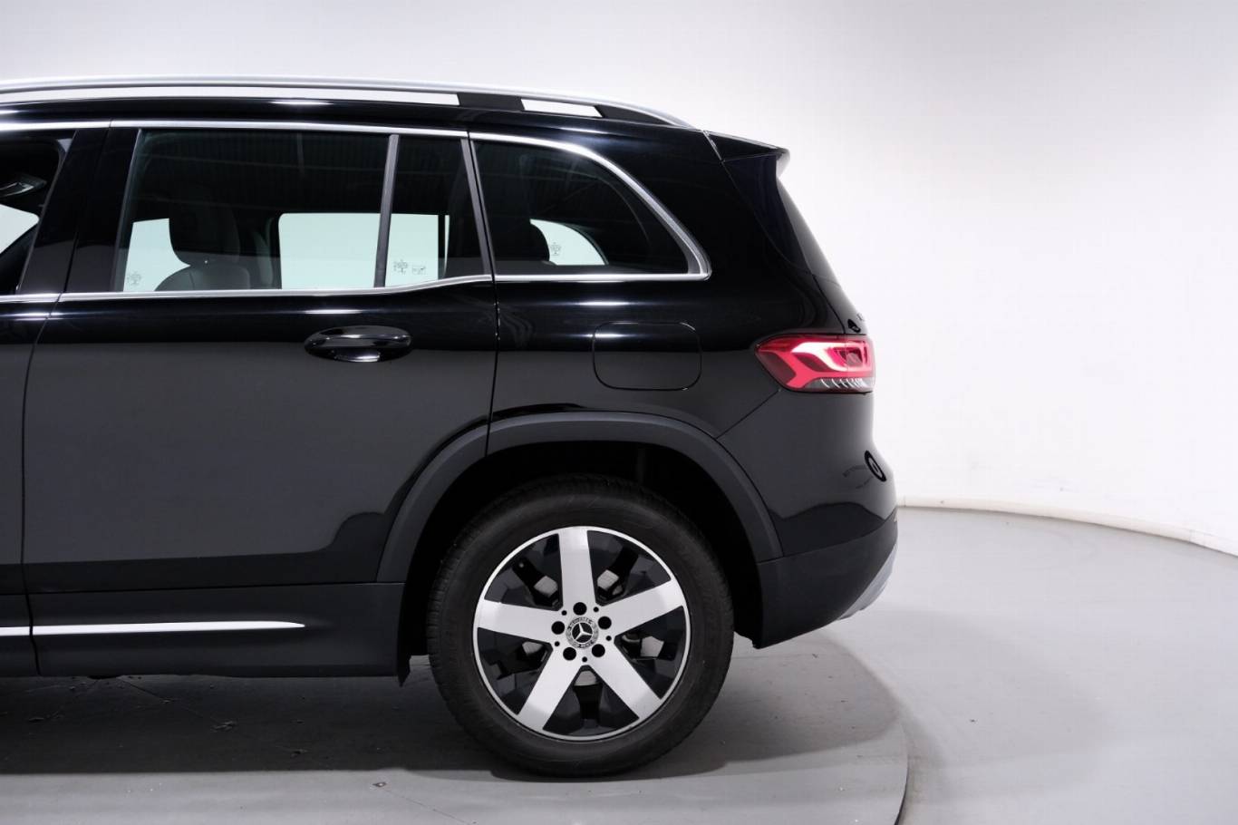 MERCEDES-BENZ GLB 200 57