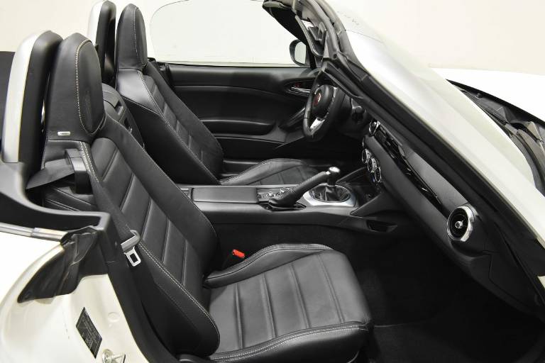 FIAT 124 Spider 29