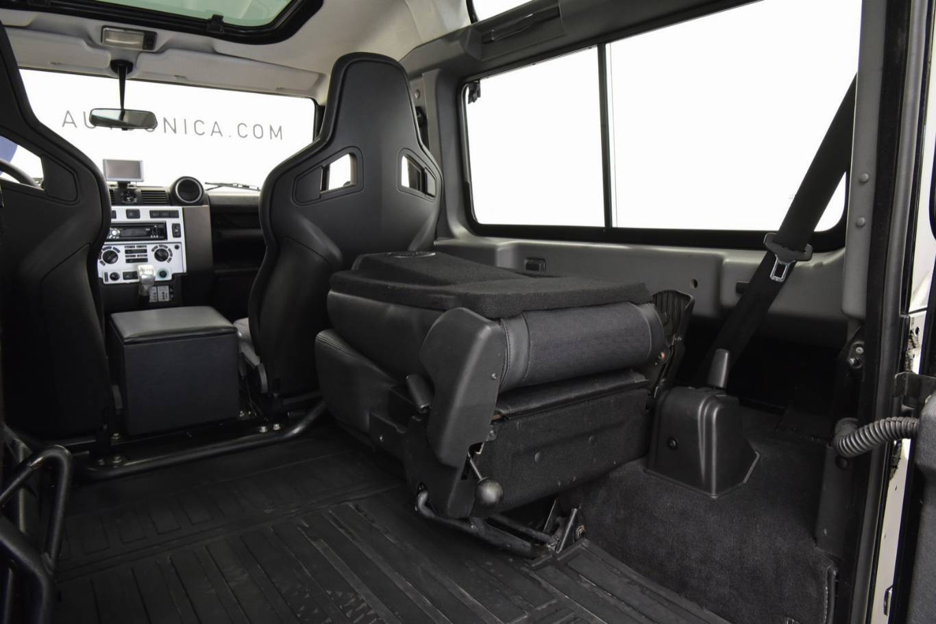 LAND ROVER Defender 64