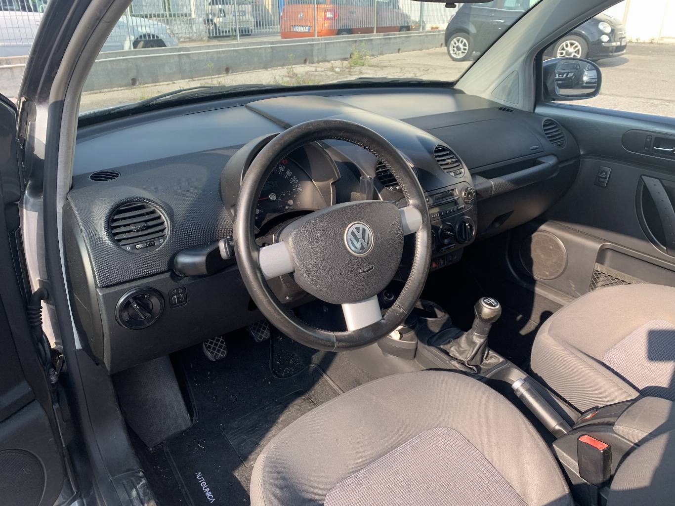 VOLKSWAGEN New Beetle 7