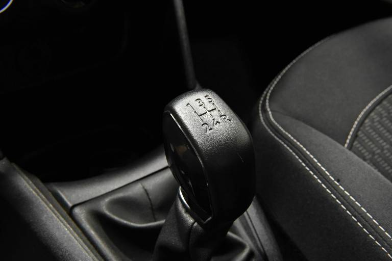PEUGEOT 208 21
