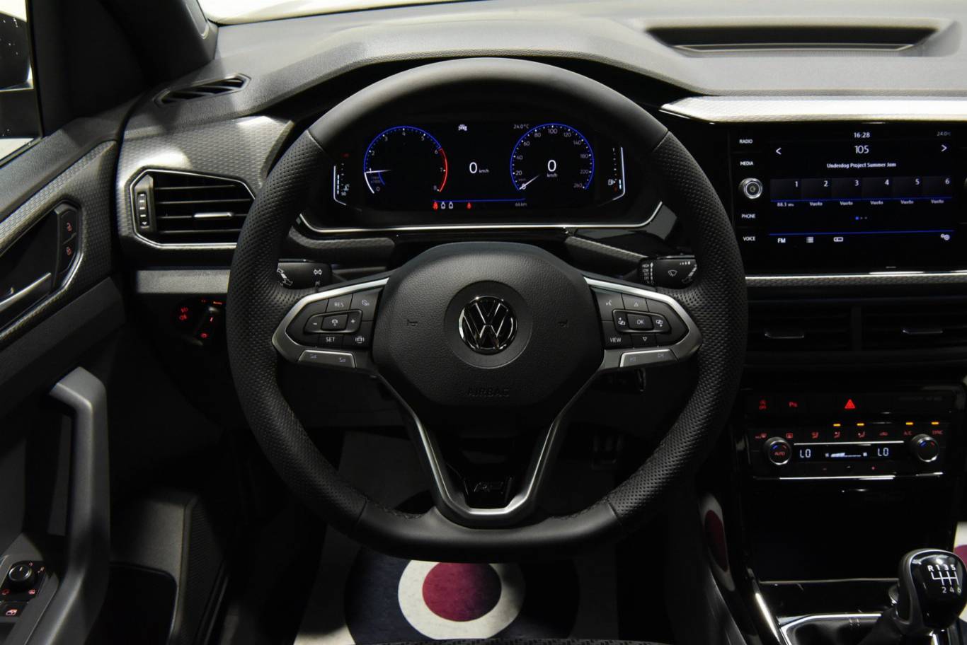 VOLKSWAGEN T-Cross 23