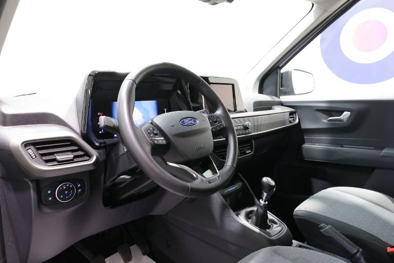 FORD Tourneo Courier 5