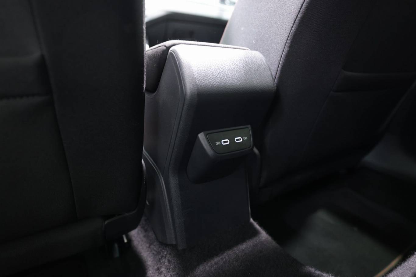 VOLKSWAGEN Polo 37