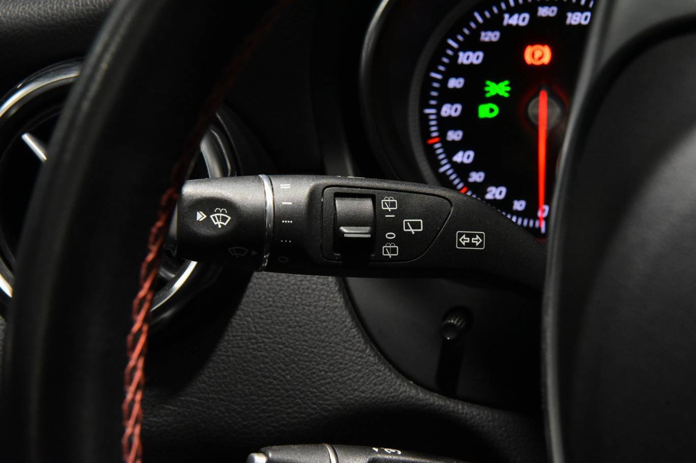 MERCEDES-BENZ GLA 180 26