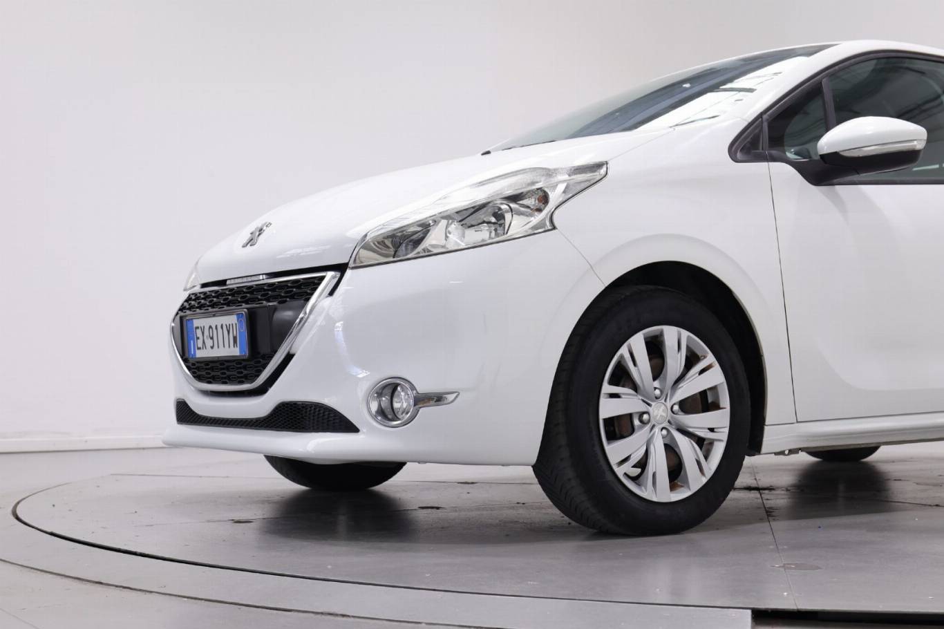 PEUGEOT 208 5