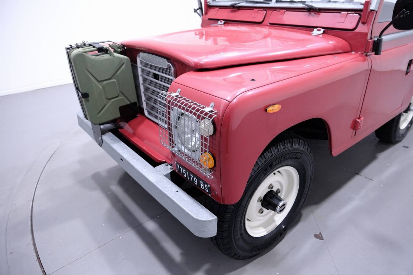 LAND ROVER Defender 48