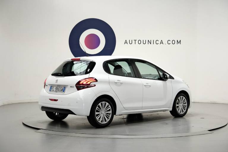 PEUGEOT 208 16