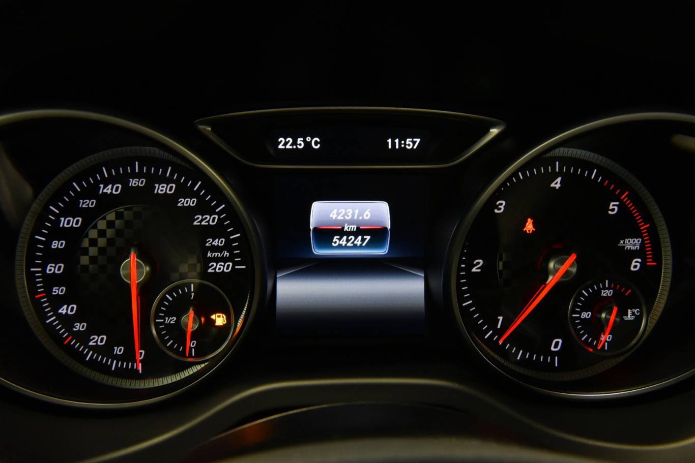 MERCEDES-BENZ A 180 44