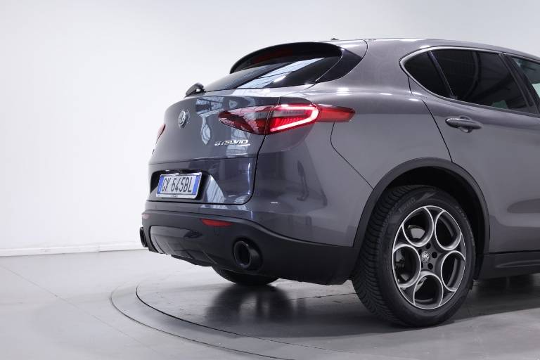 ALFA ROMEO Stelvio 13