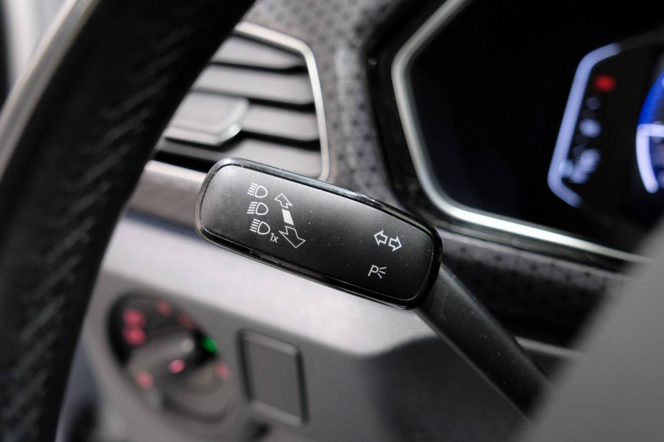 VOLKSWAGEN T-Cross 23